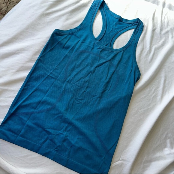 Lululemon swiftly tech top tank style racer back in size 6 - Picture 4 of 7